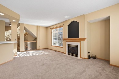 Desirable end unit in great Eagle Trace neighborhood. 2 car - photo 9