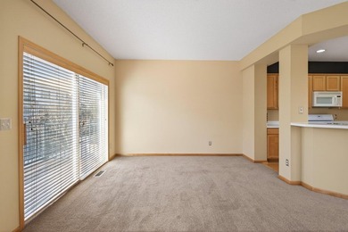 Desirable end unit in great Eagle Trace neighborhood. 2 car - photo 10