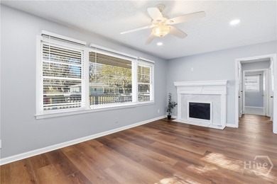 This charming home shines with new carpet, new LVP flooring, and - photo 3