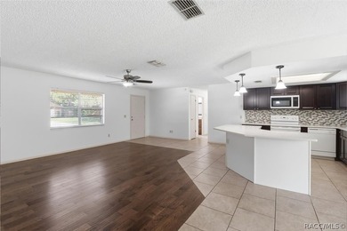 Discover comfortable Florida living in this 2-bedroom - photo 12