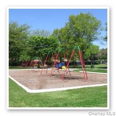 Great Neck Estates Sunny South Facing Sunny Hi-Ranch! Open Floor - photo 15