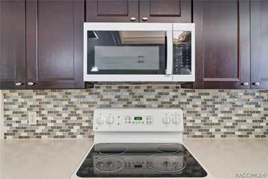 Discover comfortable Florida living in this 2-bedroom - photo 18