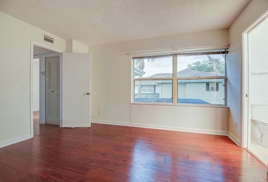 Tranquil 2-story townhouse featuring a bright, open floor plan - photo 18