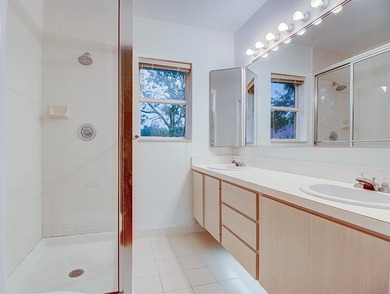 Tranquil 2-story townhouse featuring a bright, open floor plan - photo 19