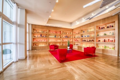 Beautifully updated corner-unit penthouse just steps to the - photo 24