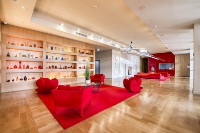 Beautifully updated corner-unit penthouse just steps to the - photo 25