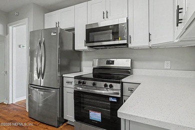Set in one of Jacksonville's established Northside neighborhoods - photo 5