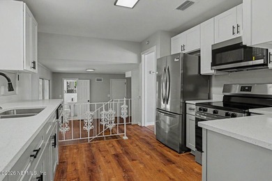 Set in one of Jacksonville's established Northside neighborhoods - photo 8