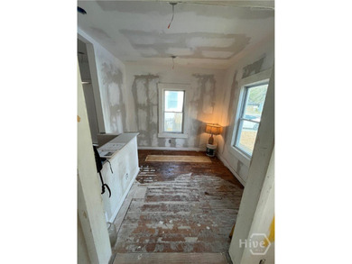 Remarks Value-add duplex with enormous potential - photo 2