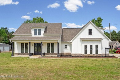 Country living at its best! This beautiful farmhouse-style home - photo 1