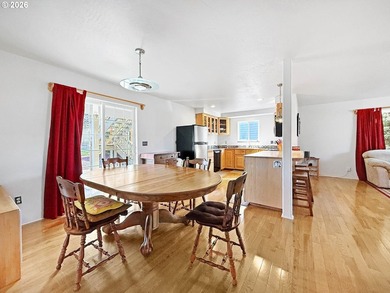 Enjoy coastal living in this spacious and versatile home with - photo 7