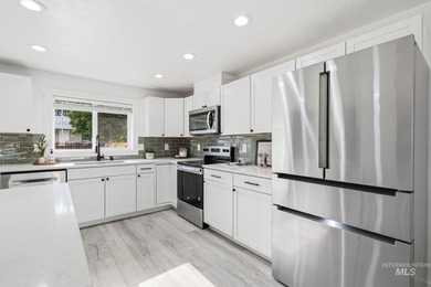 Welcome home to this beautifully updated mid-century home in one - photo 14