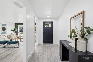 Welcome home to this beautifully updated mid-century home in one - photo 15