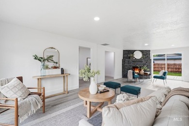 Welcome home to this beautifully updated mid-century home in one - photo 18