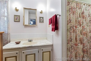 Four connected lots, nearly 2,900 square feet, three full baths - photo 20