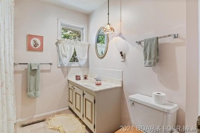 Four connected lots, nearly 2,900 square feet, three full baths - photo 25
