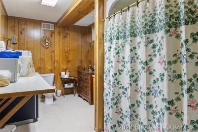 Four connected lots, nearly 2,900 square feet, three full baths - photo 28