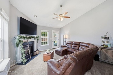 This beautiful three bedroom, two bathroom has vaulted ceilings - photo 13