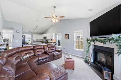 This beautiful three bedroom, two bathroom has vaulted ceilings - photo 15