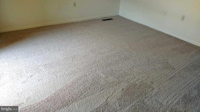 BEST VALUE CO-OP IN MONTGOMERY MUTUAL!  Move-in ready. Freshly - photo 15