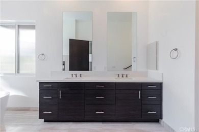 Newer Detached CONTEMPORARY STYLE OCEAN VIEW Town Home! - photo 15