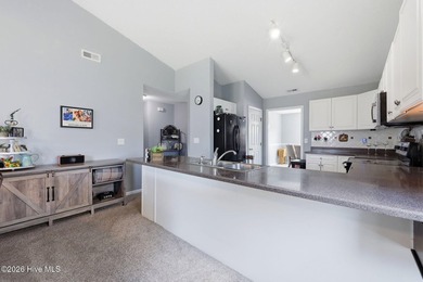 This beautiful three bedroom, two bathroom has vaulted ceilings - photo 16
