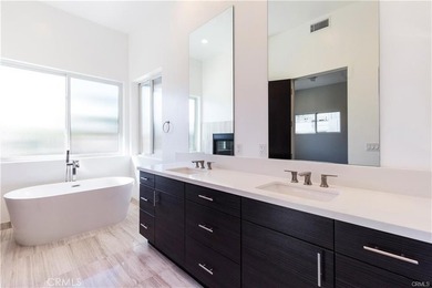 Newer Detached CONTEMPORARY STYLE OCEAN VIEW Town Home! - photo 16