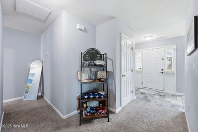This beautiful three bedroom, two bathroom has vaulted ceilings - photo 17
