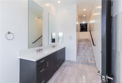 Newer Detached CONTEMPORARY STYLE OCEAN VIEW Town Home! - photo 17