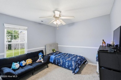 This beautiful three bedroom, two bathroom has vaulted ceilings - photo 21