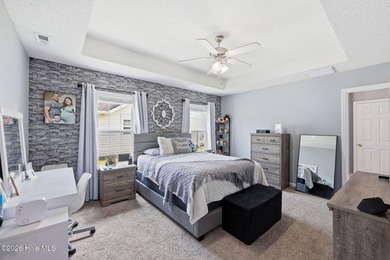 This beautiful three bedroom, two bathroom has vaulted ceilings - photo 23