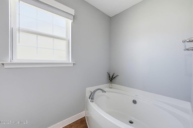 This beautiful three bedroom, two bathroom has vaulted ceilings - photo 27