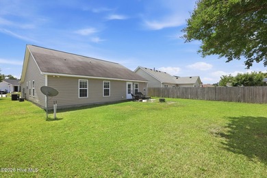 This beautiful three bedroom, two bathroom has vaulted ceilings - photo 31