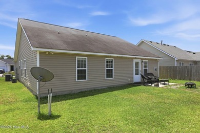 This beautiful three bedroom, two bathroom has vaulted ceilings - photo 32