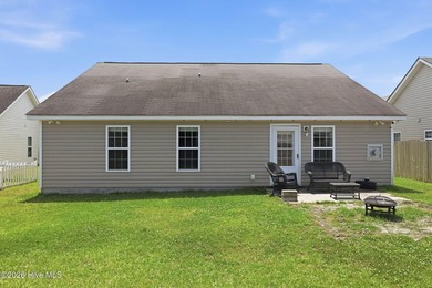 This beautiful three bedroom, two bathroom has vaulted ceilings - photo 34