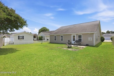 This beautiful three bedroom, two bathroom has vaulted ceilings - photo 35
