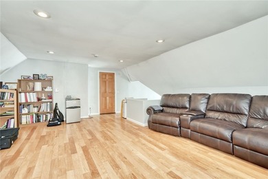 Welcome to 10 Menlo Place! Nestled on one of Rochester's most - photo 37