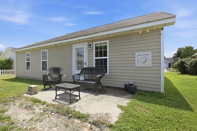 This beautiful three bedroom, two bathroom has vaulted ceilings - photo 37