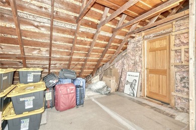 Welcome to 10 Menlo Place! Nestled on one of Rochester's most - photo 38