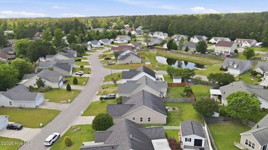 This beautiful three bedroom, two bathroom has vaulted ceilings - photo 42