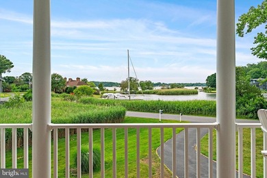 Sunsets, Water Views & Effortless Coastal Living in Hillsmere - photo 4