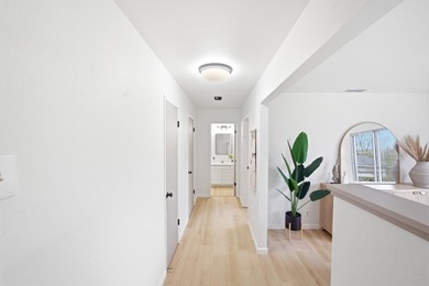 16 Moneta Court offers the perfect blend of comfort, flexibility - photo 4