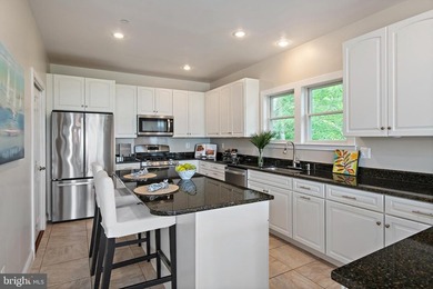 Sunsets, Water Views & Effortless Coastal Living in Hillsmere - photo 7