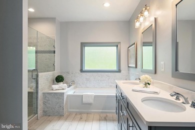 Sunsets, Water Views & Effortless Coastal Living in Hillsmere - photo 9