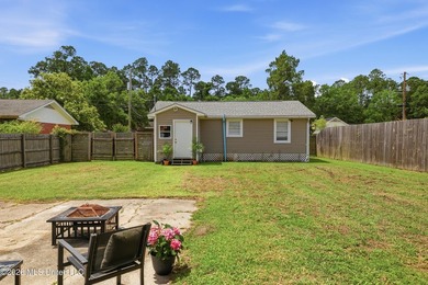 This charming, affordable two bedroom cottage brings easy living - photo 3