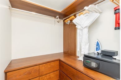This is the finest and most prestigious hotel condominium in - photo 14