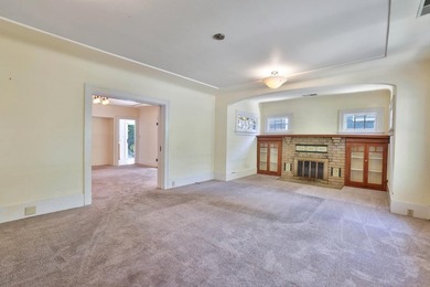 A classic Craftsman brimming with character, this 3-bedroom - photo 4