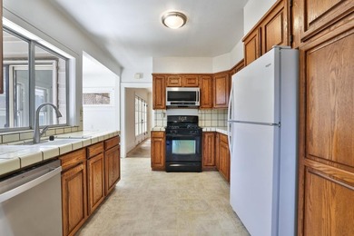 A classic Craftsman brimming with character, this 3-bedroom - photo 5