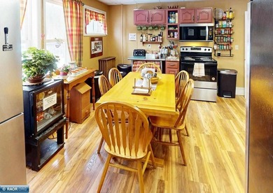 Retreat To Renowned Historic Bed & Breakfast, Vermilion Park Inn - photo 5