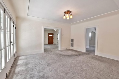 A classic Craftsman brimming with character, this 3-bedroom - photo 9